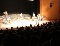 Kuvay-i Milliye ayakta alkışlandı